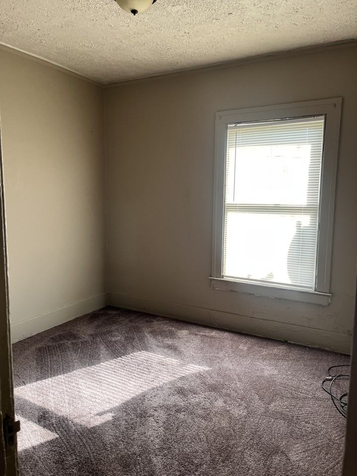 1628 1628 Gladstone StreetUnit 2 #2 - Photo 4 of 9