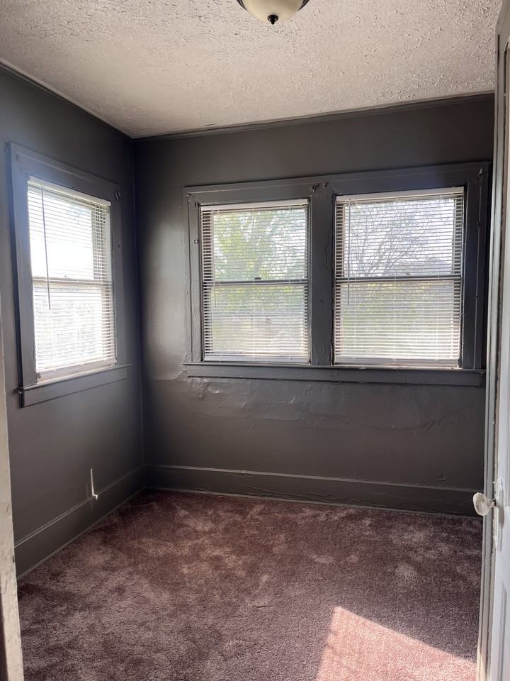 1628 1628 Gladstone StreetUnit 2 #2 - Photo 5 of 9