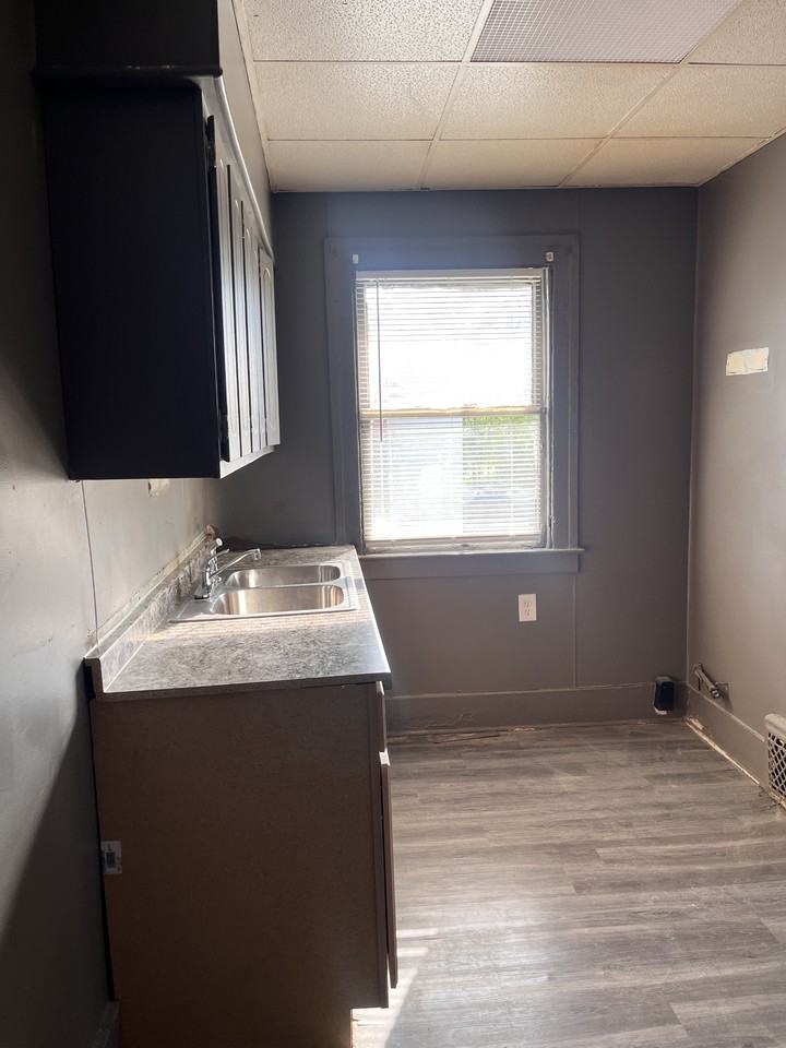 1628 1628 Gladstone StreetUnit 2 #2 - Photo 6 of 9