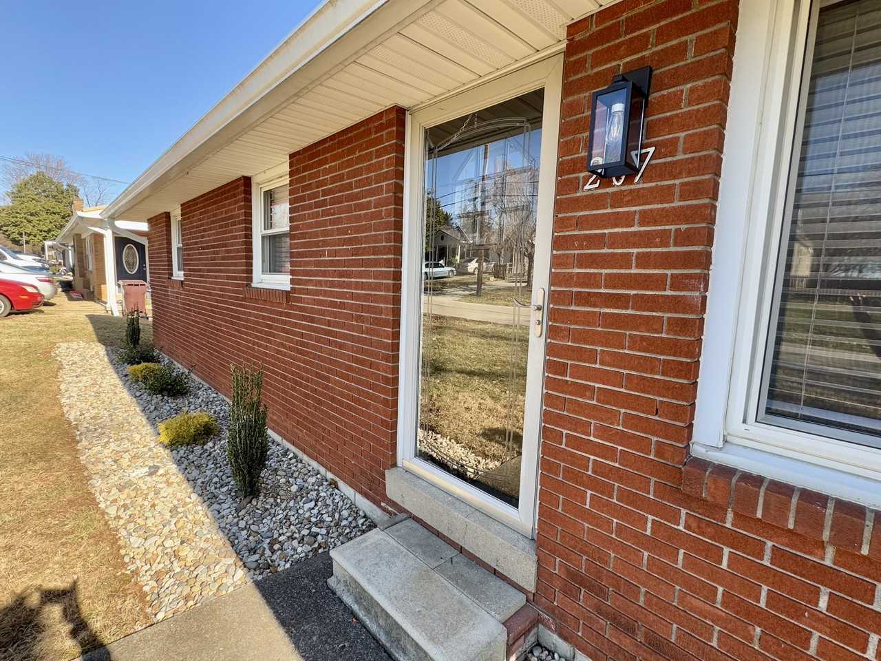 207 Beecher St #1 - Photo 2 of 14