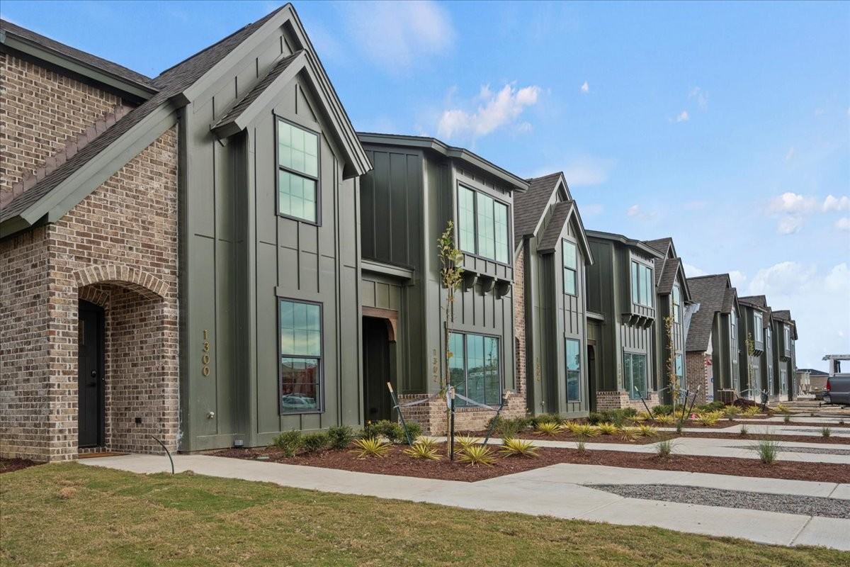 1302 Twelve Oaks Ln #1 - Photo 3 of 37