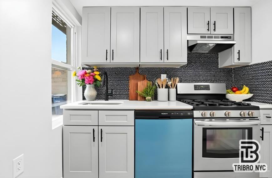 425 East 12th Street - Photo 5 of 9