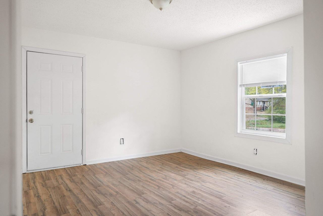 2956 La Salle St #1 - Photo 3 of 9