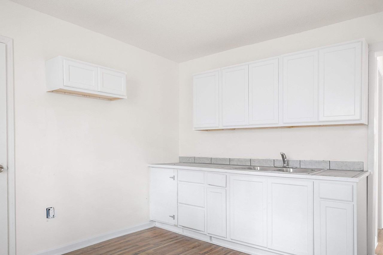 2956 La Salle St #1 - Photo 6 of 9