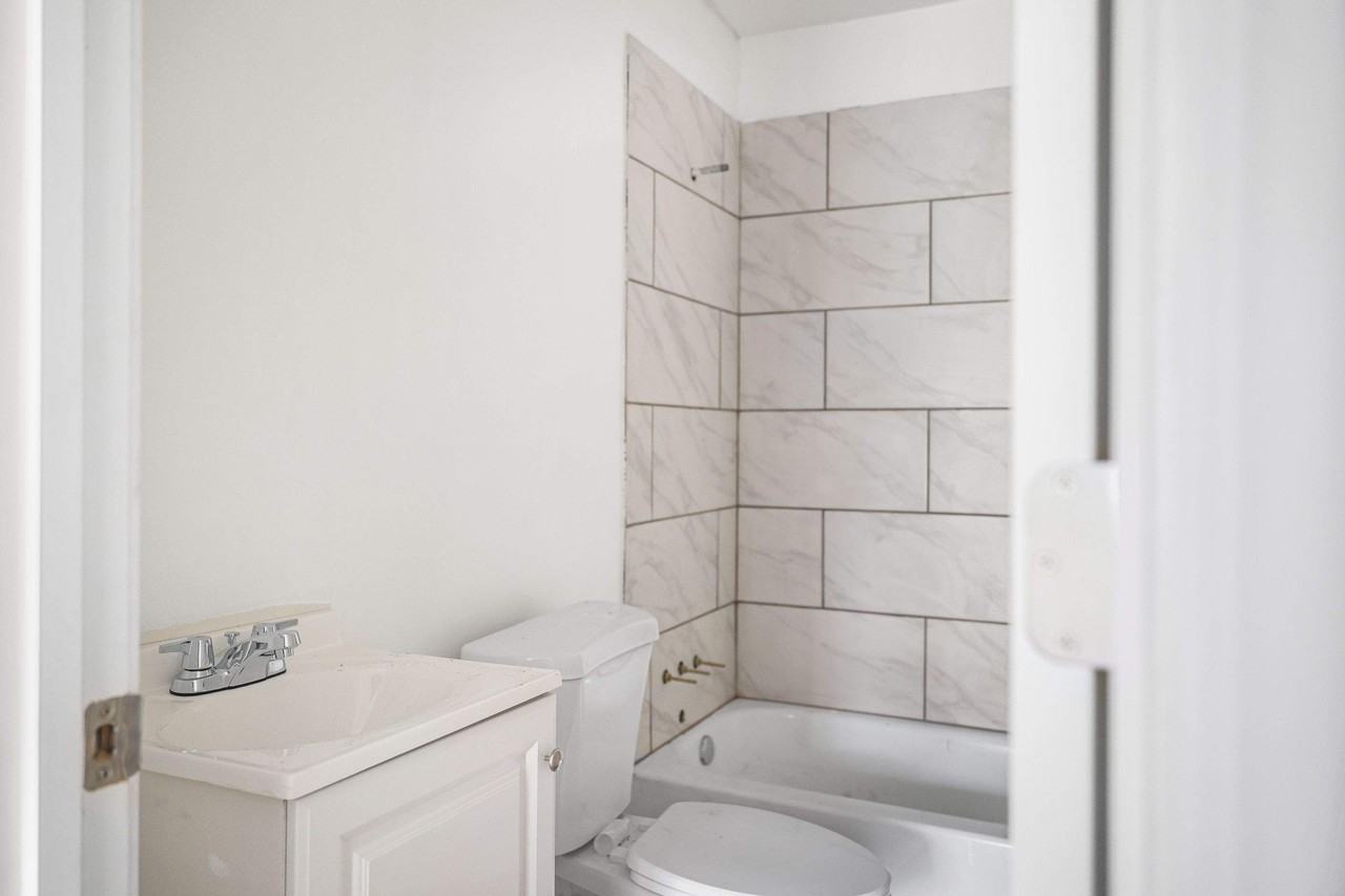 2956 La Salle St #1 - Photo 7 of 9