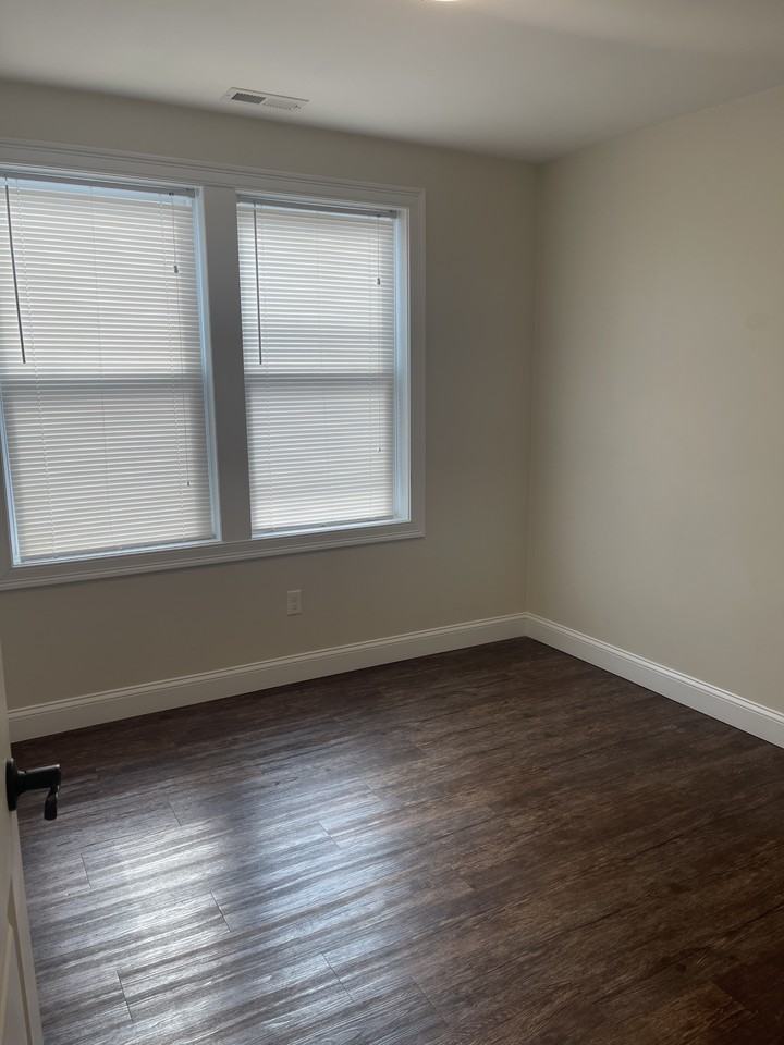 27 East Transit Street - Photo 4 of 7