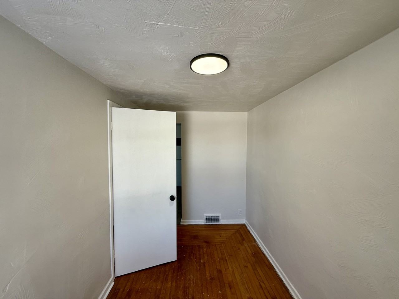 1613 Dewey Street #1613A - Photo 3 of 8