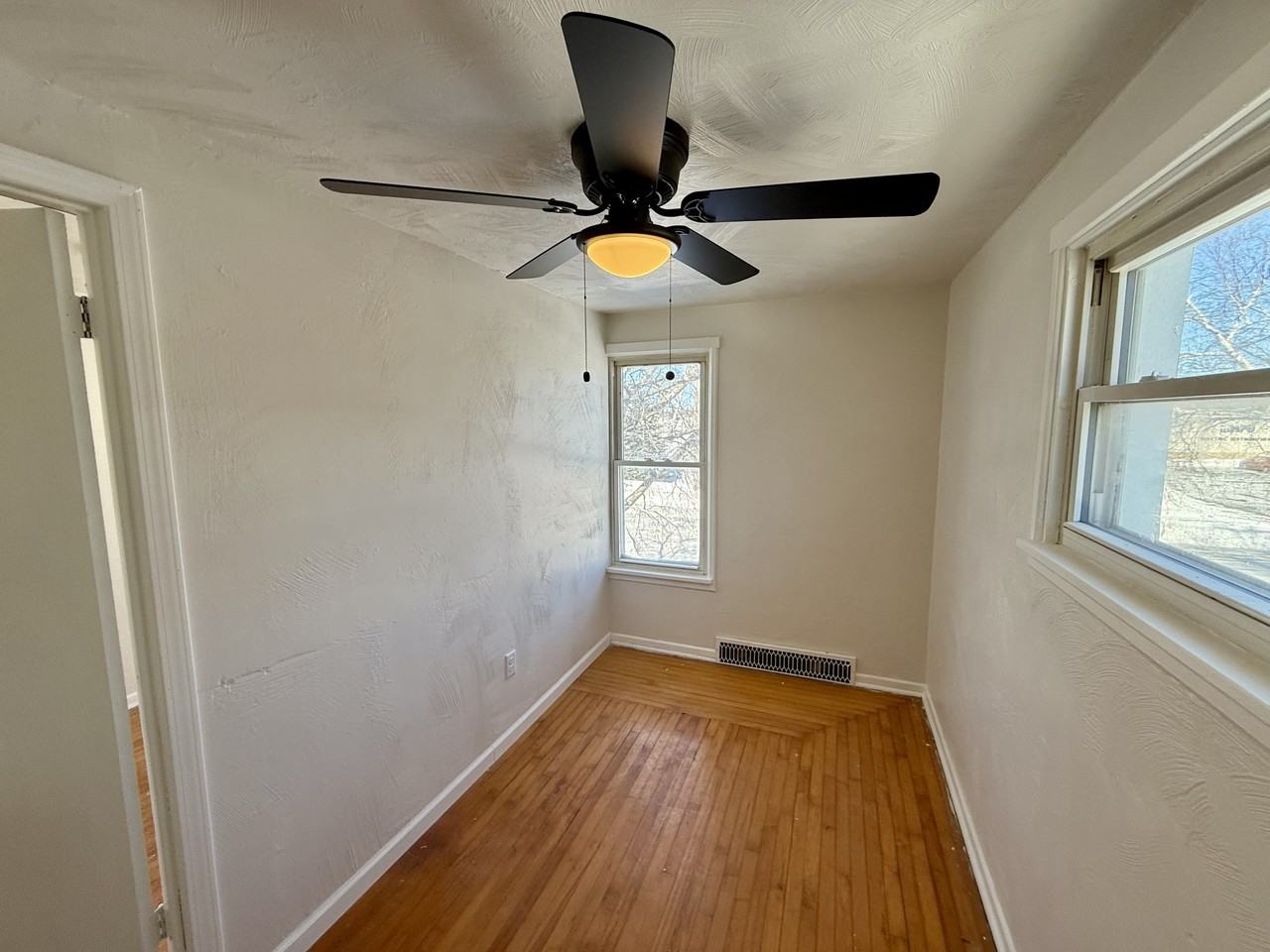 1613 Dewey Street #1613A - Photo 4 of 8