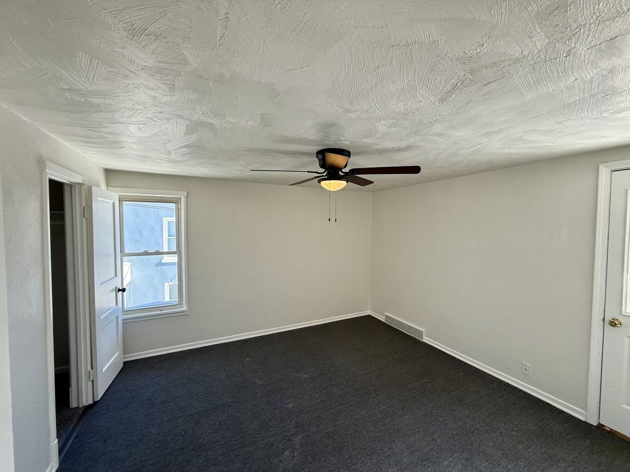 1613 Dewey Street #1613A - Photo 7 of 8