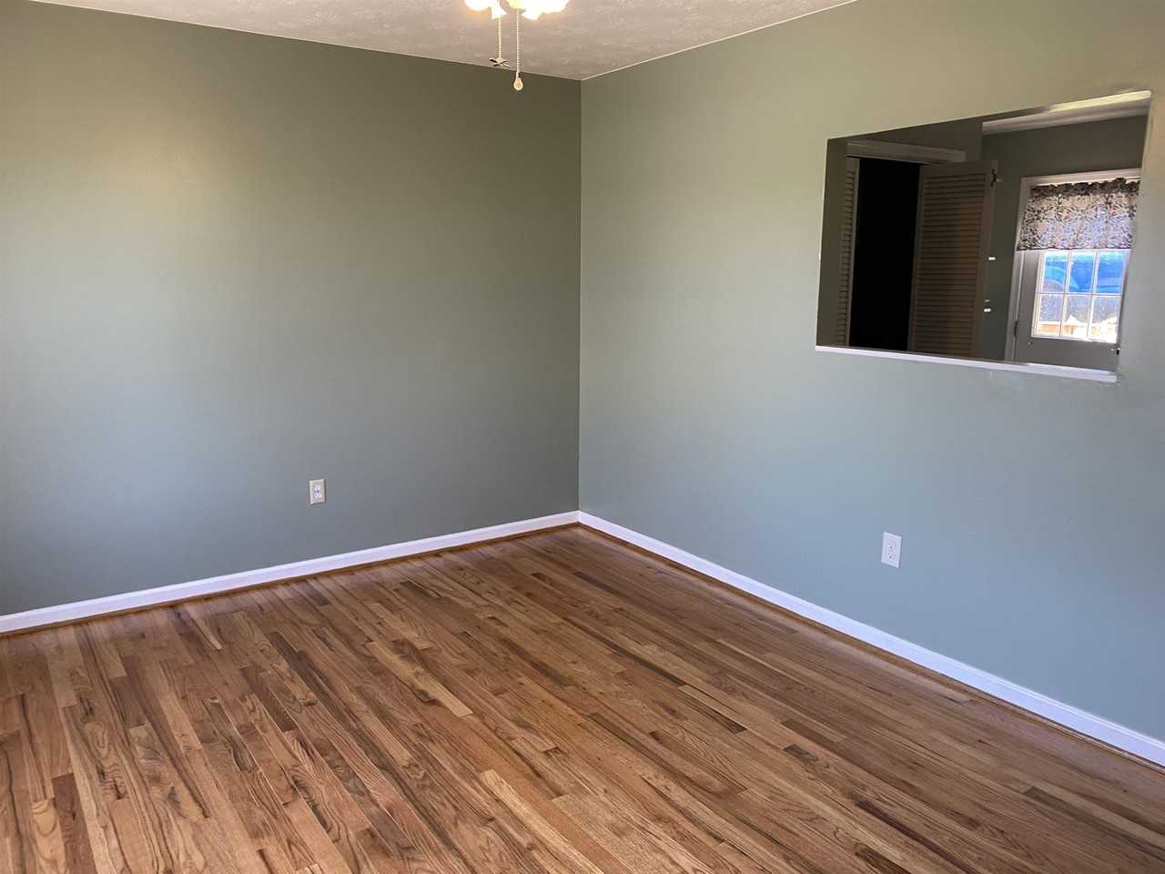 544 Hull St - Photo 3 of 18