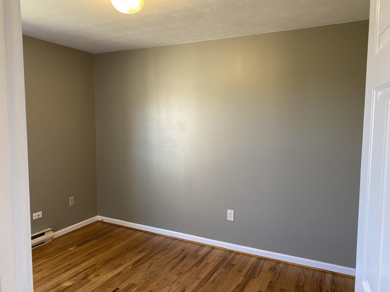 544 Hull St - Photo 4 of 18