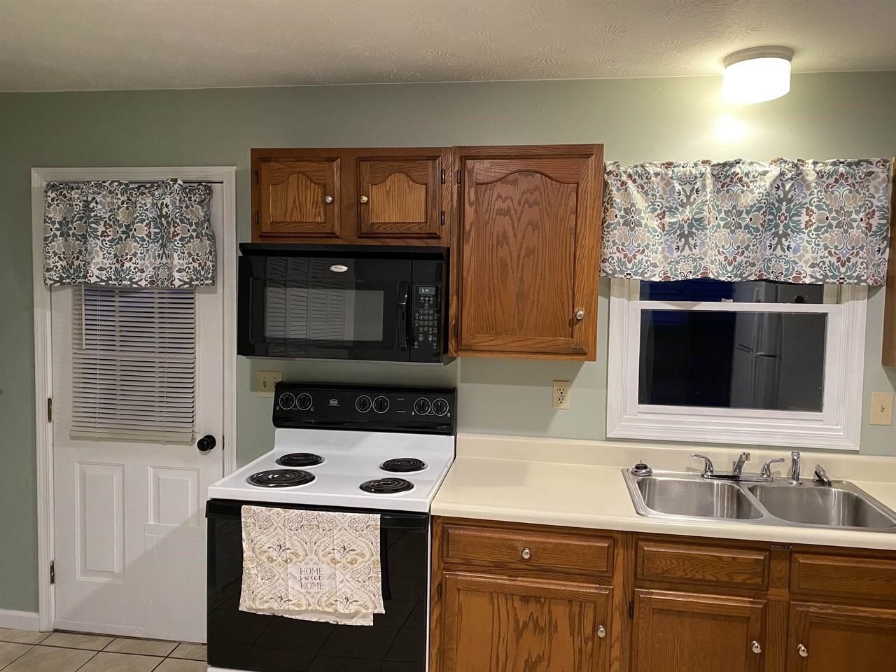 544 Hull St - Photo 5 of 18