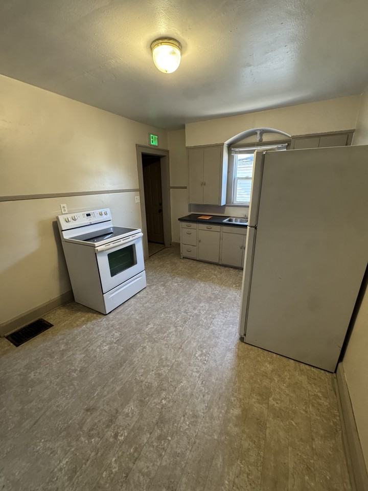 815 East 19th Street #1 - Photo 4 of 13