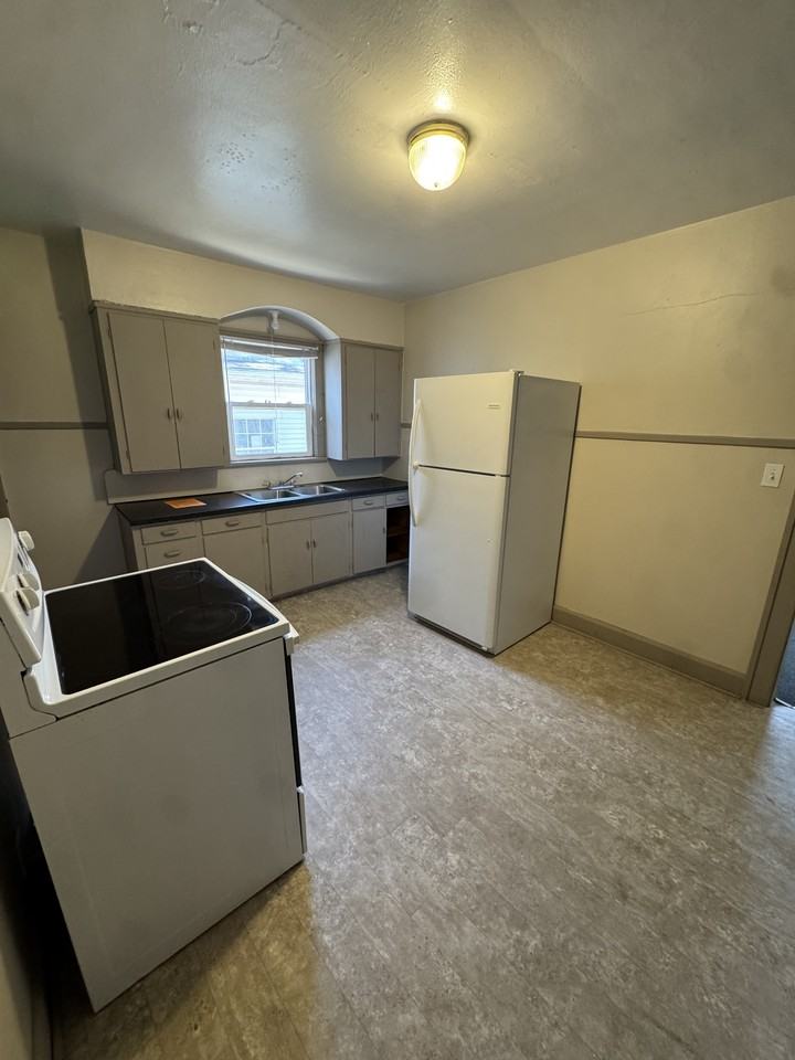 815 East 19th Street #1 - Photo 5 of 13