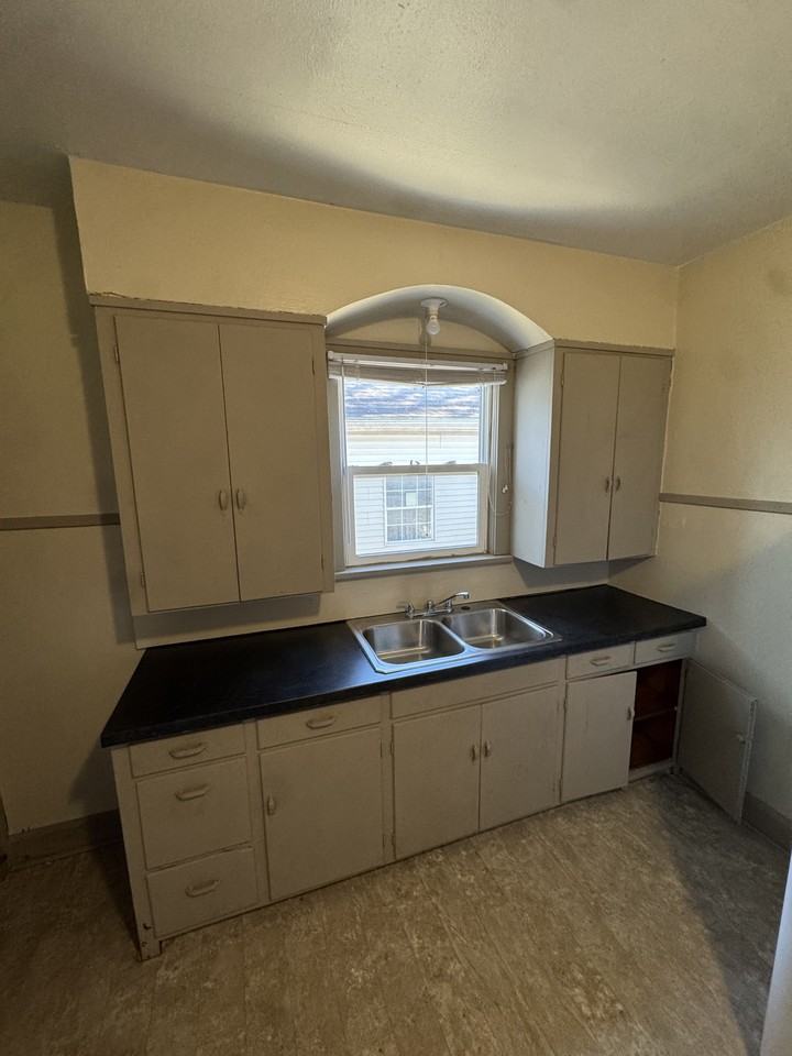 815 East 19th Street #1 - Photo 6 of 13