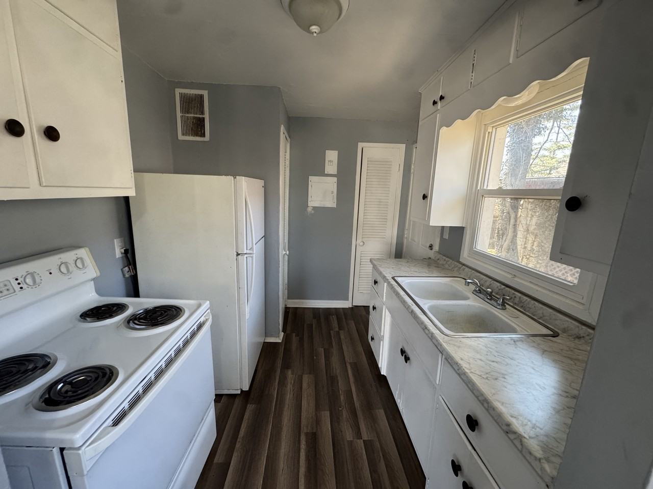 1207 East 11th Street #1 - Photo 3 of 8