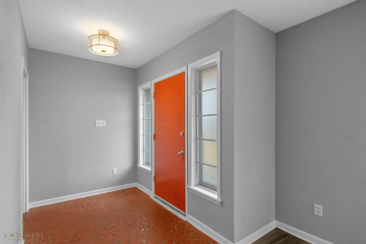 3114 Timberlane Drive #3-114 - Photo 7 of 10