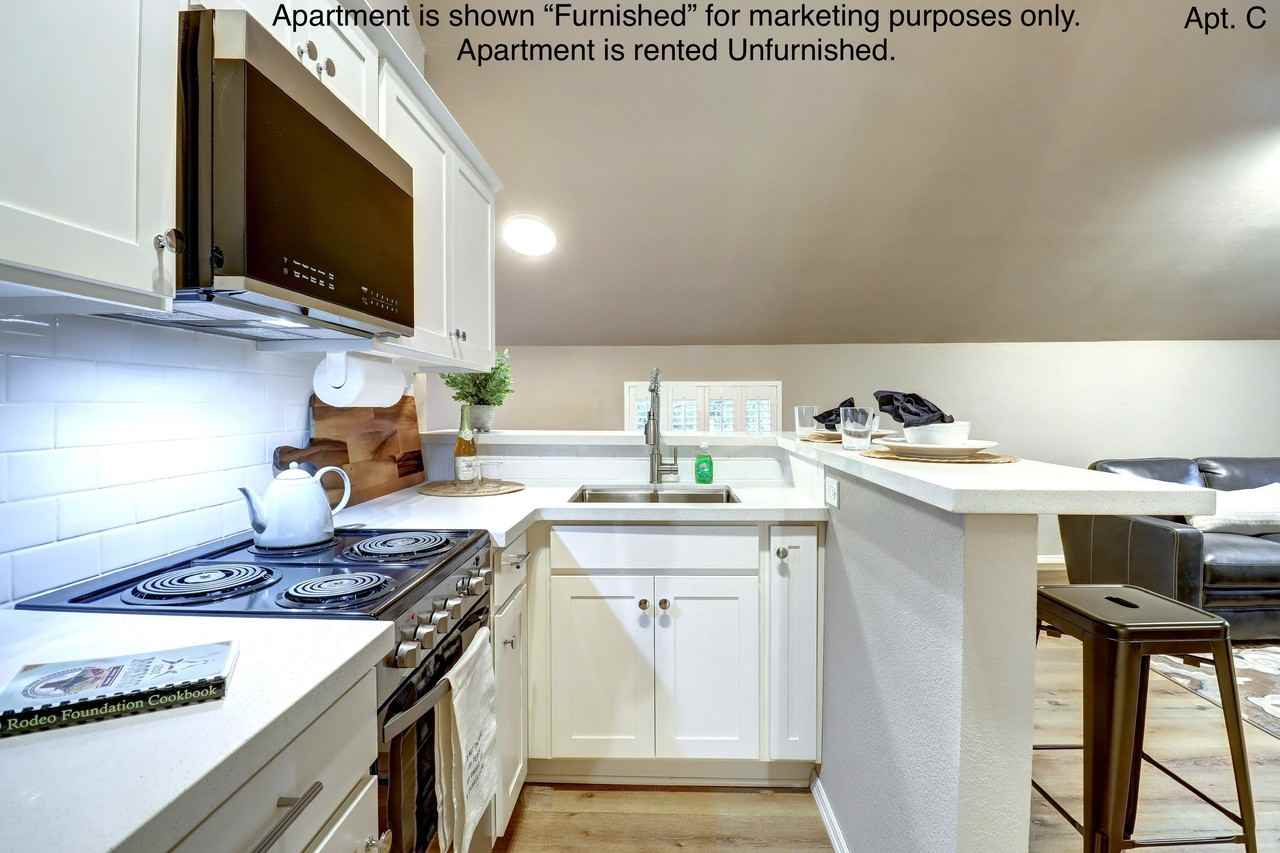 109 N Pleasant St #C - Photo 3 of 13