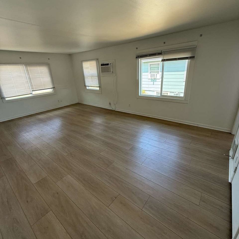 1205 2nd Street #1205 - Photo 3 of 10