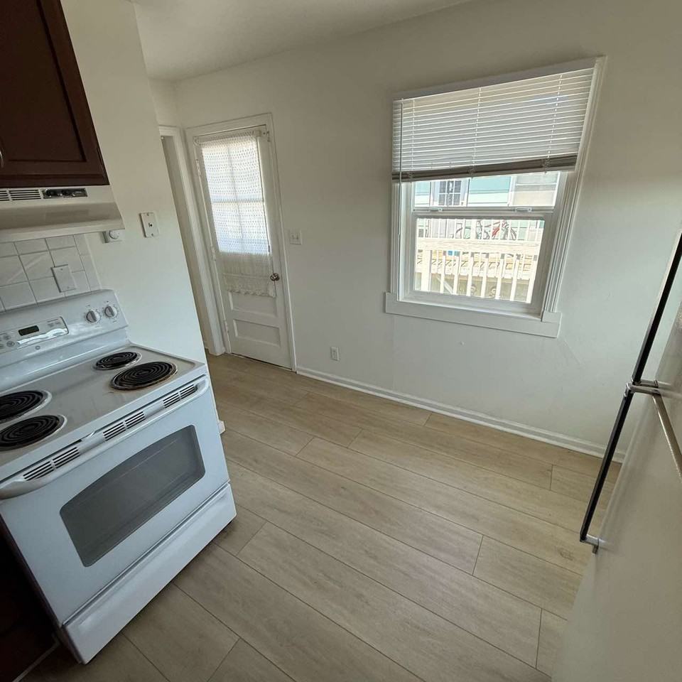 1205 2nd Street #1205 - Photo 6 of 10