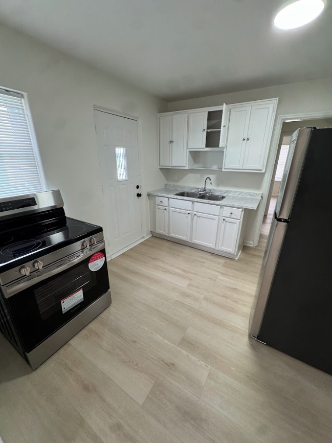 1511 N Chester Ave #1 - Photo 2 of 13