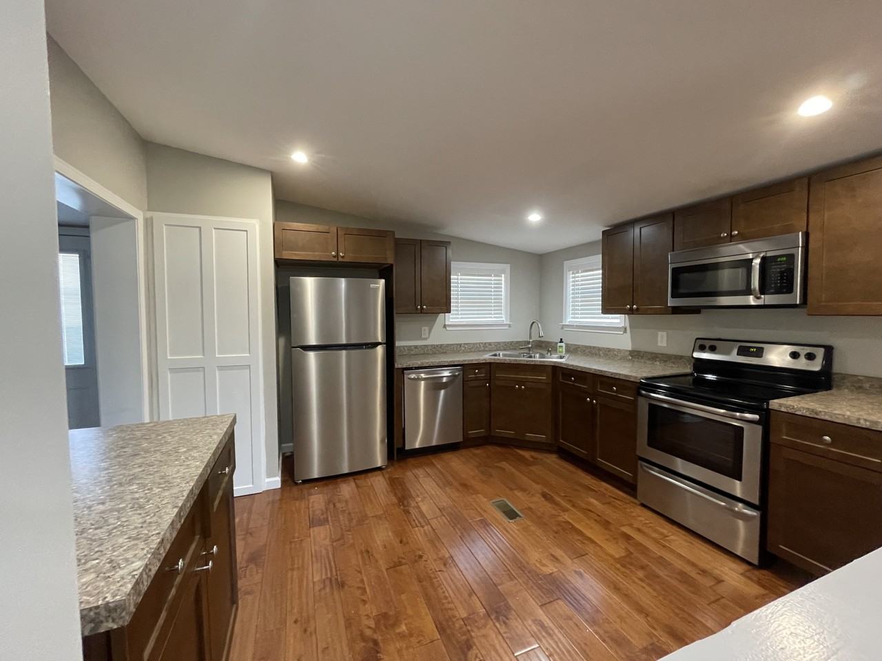 900 Allen Dr #1 - Photo 3 of 17