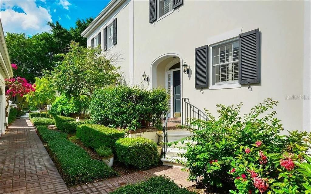 60 Bishopscourt Road #1