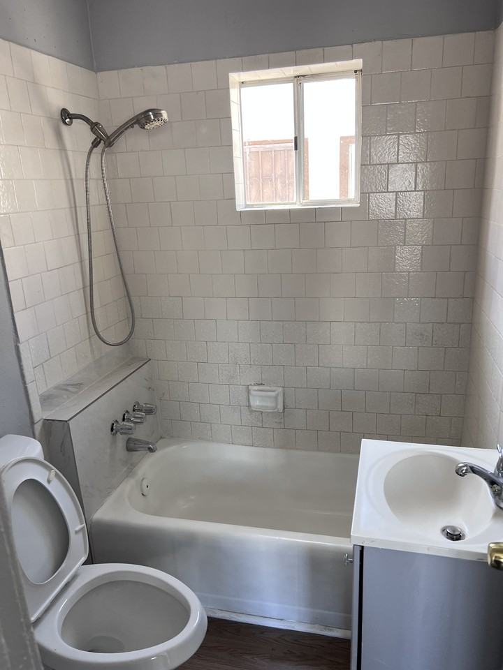 226 W F St #226 - Photo 3 of 5