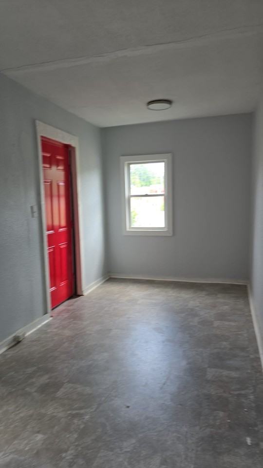 669 S 35th St #1 - Photo 3 of 13