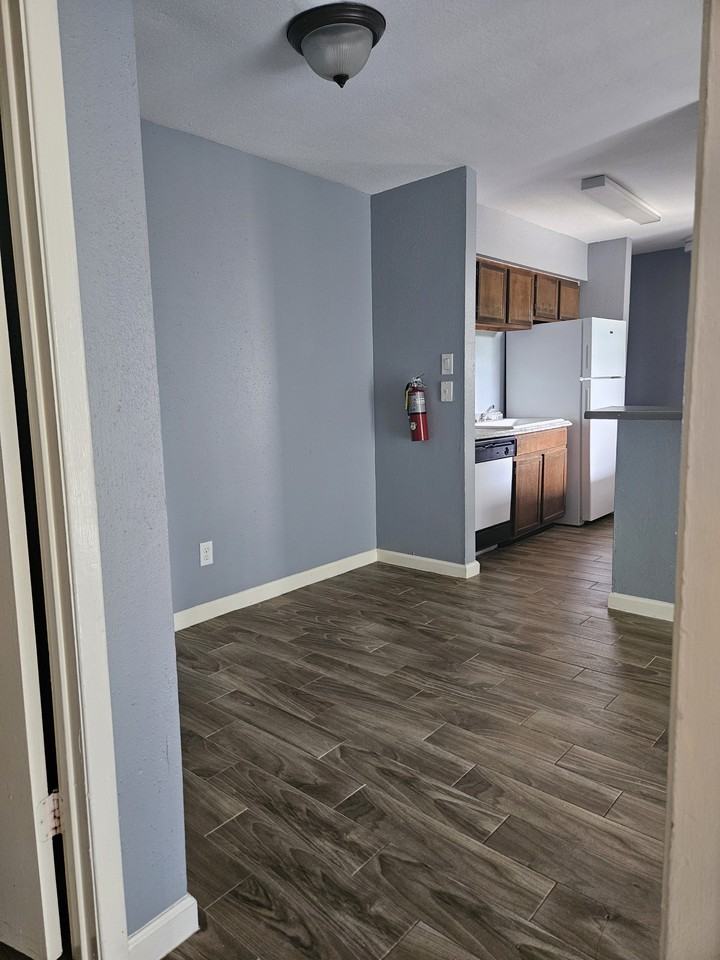 214 Longstreet Rd #4 - Photo 5 of 7