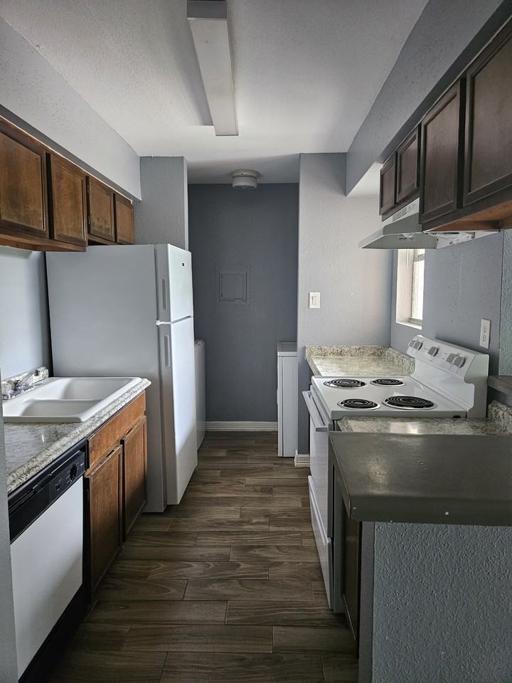 214 Longstreet Rd #4 - Photo 6 of 7