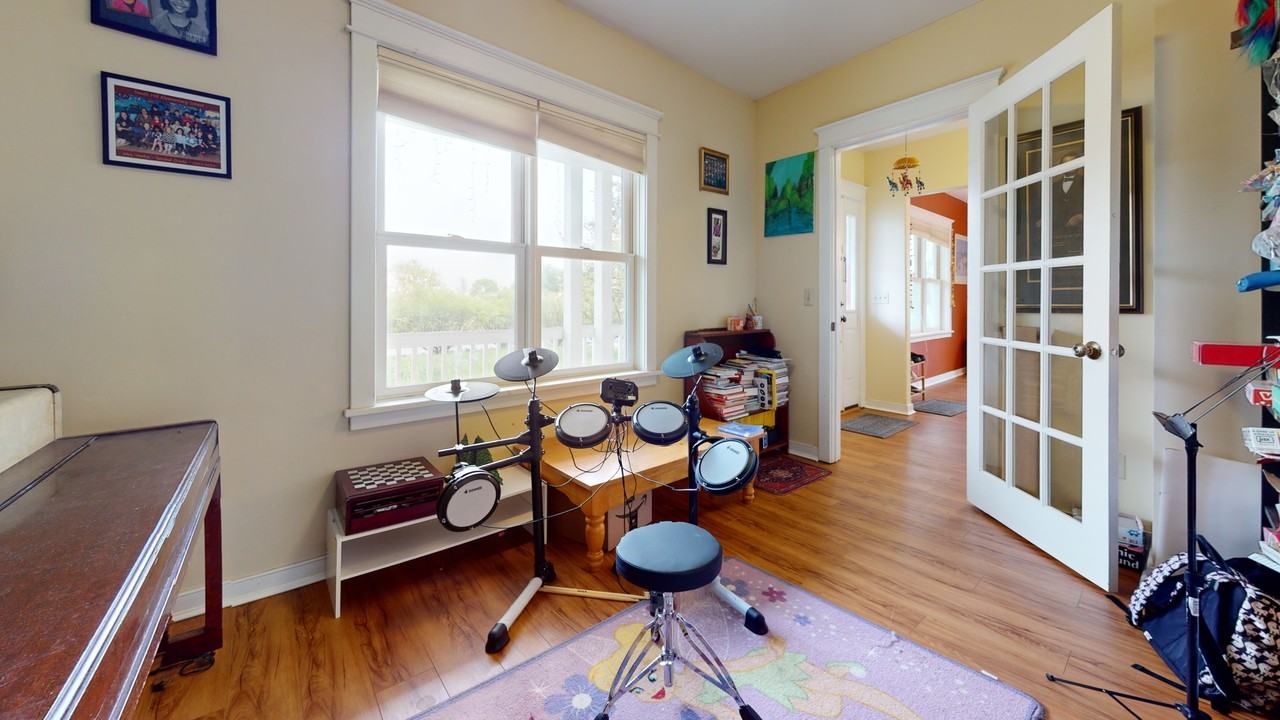 175 King Rd E #1 - Photo 3 of 11