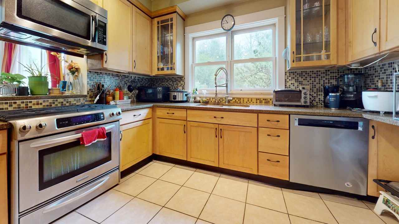 175 King Rd E #1 - Photo 4 of 11