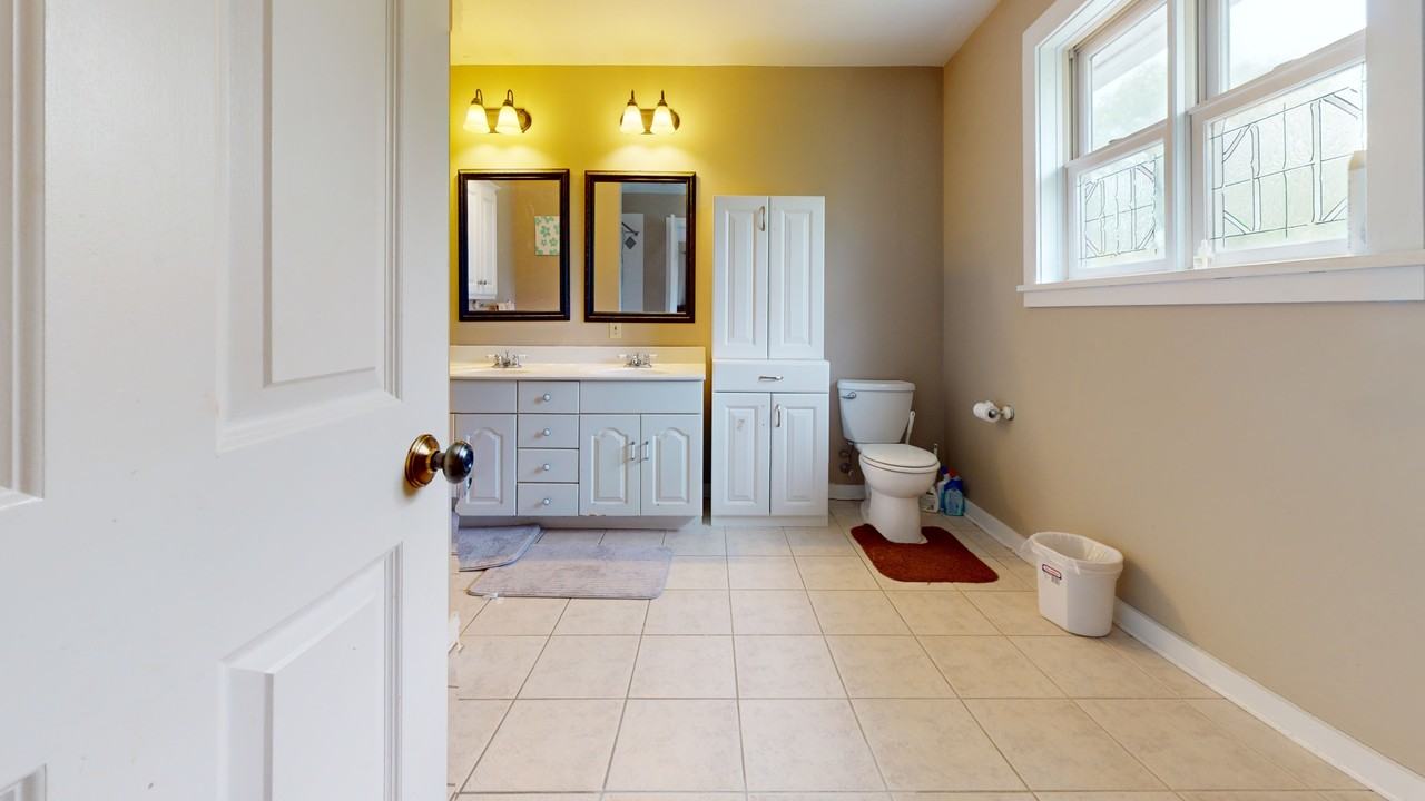 175 King Rd E #1 - Photo 6 of 11