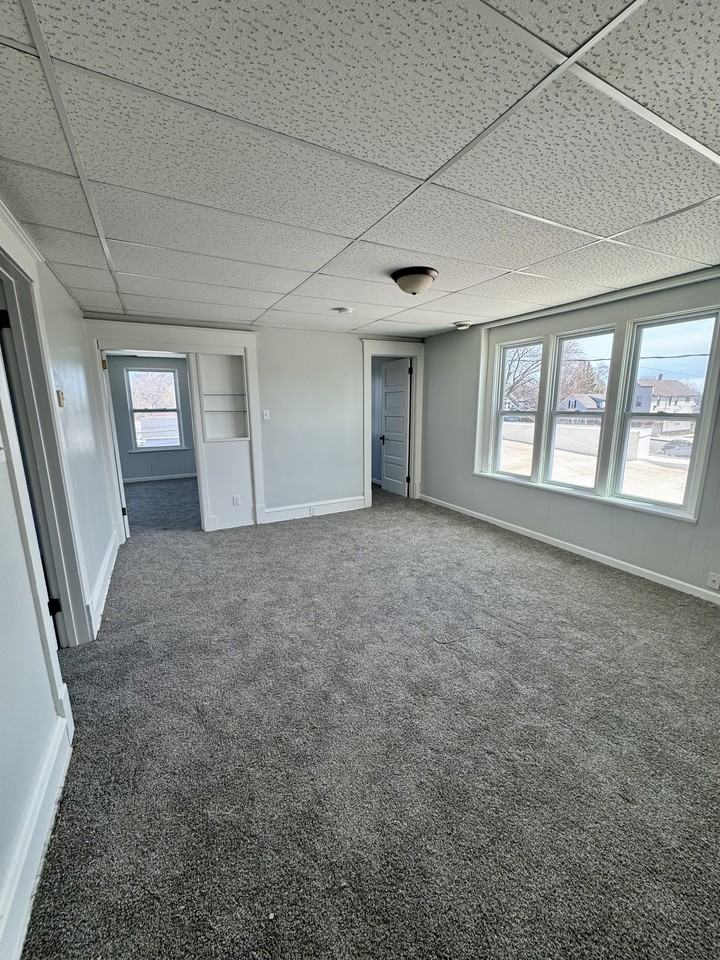 1215 Broadway Avenue #1215B - Photo 4 of 8