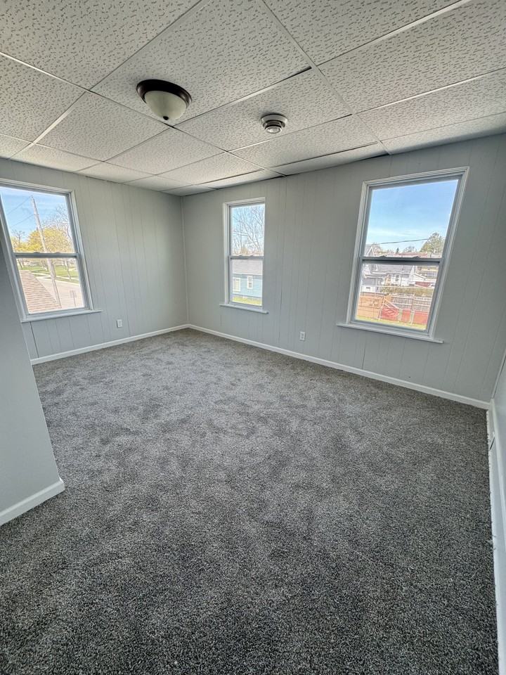 1215 Broadway Avenue #1215B - Photo 7 of 8