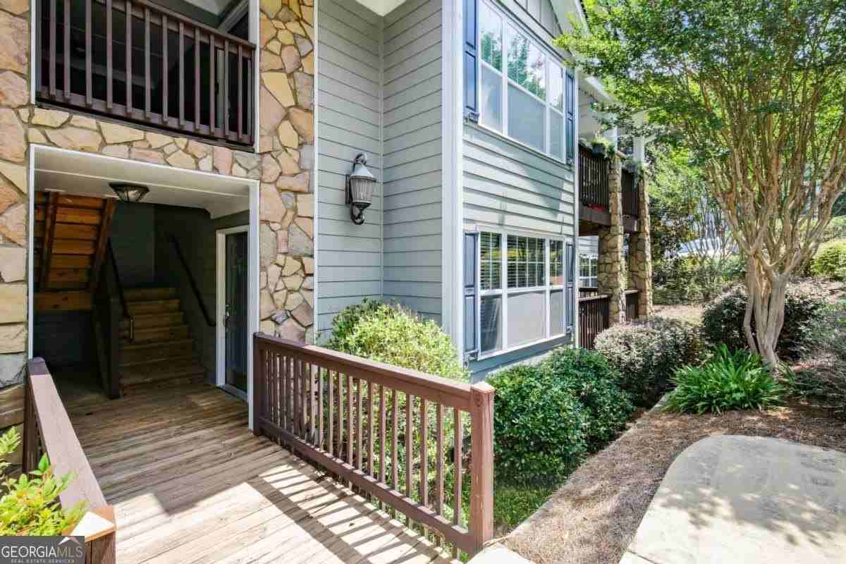 1002 Madison Ln Se - Photo 2 of 28