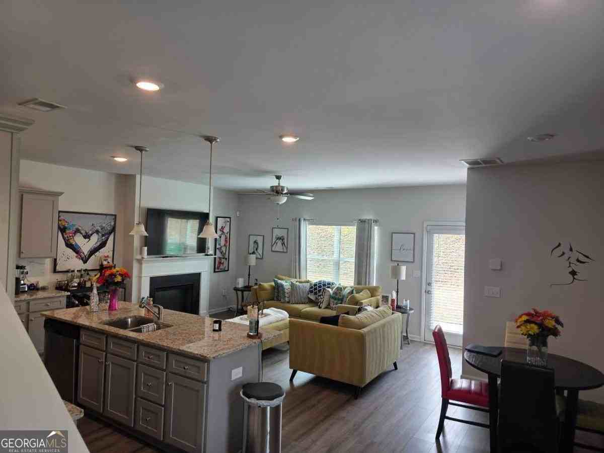 7539 Knoll Hollow Road - Photo 3 of 15