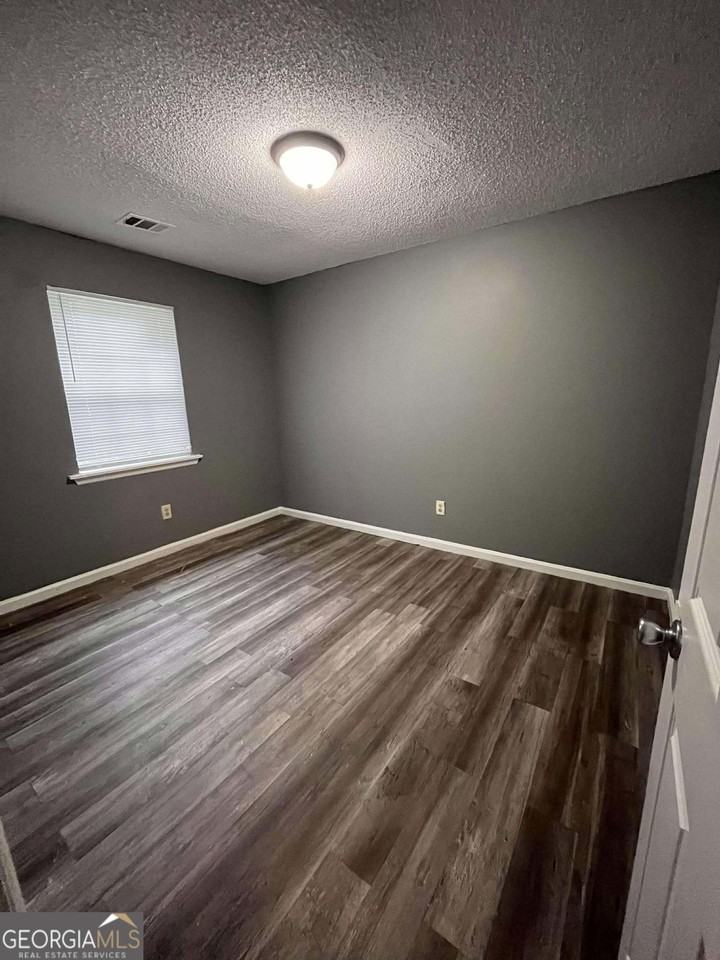 1445 Woodliff St - Photo 7 of 8