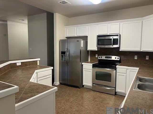 17060 Jamestowne Dr - Photo 5 of 21