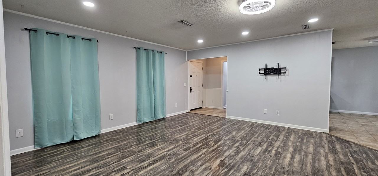 605 Melborne Drive #1 - Photo 3 of 33