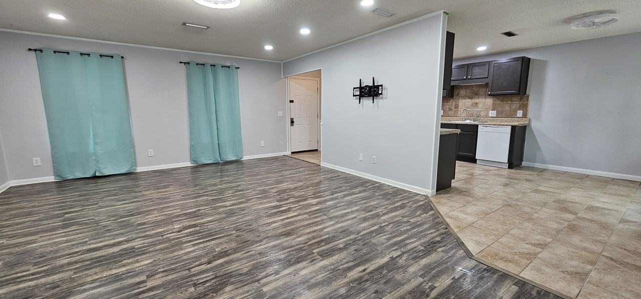 605 Melborne Drive #1 - Photo 4 of 33