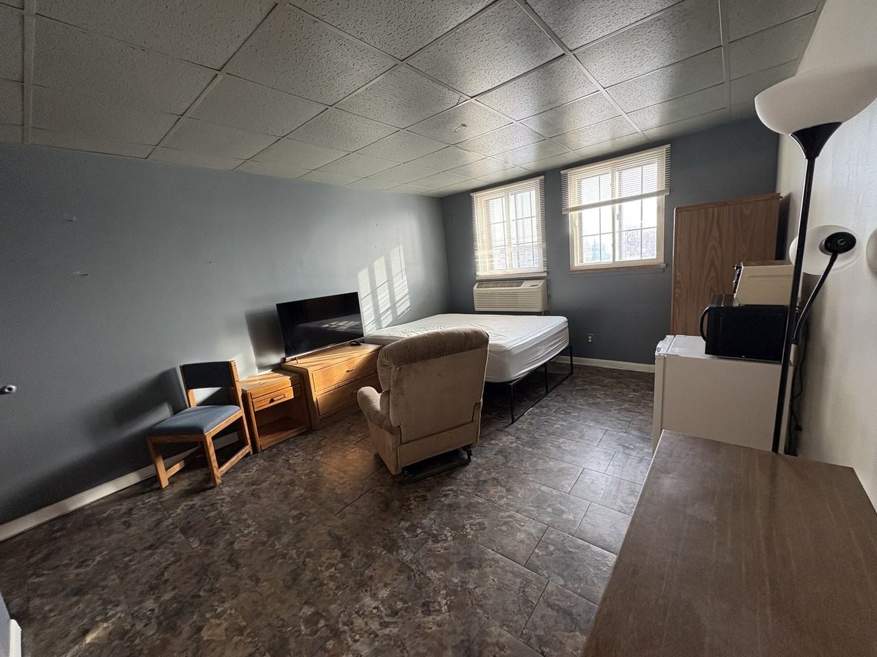 27 W Adams St #27 - Photo 4 of 6