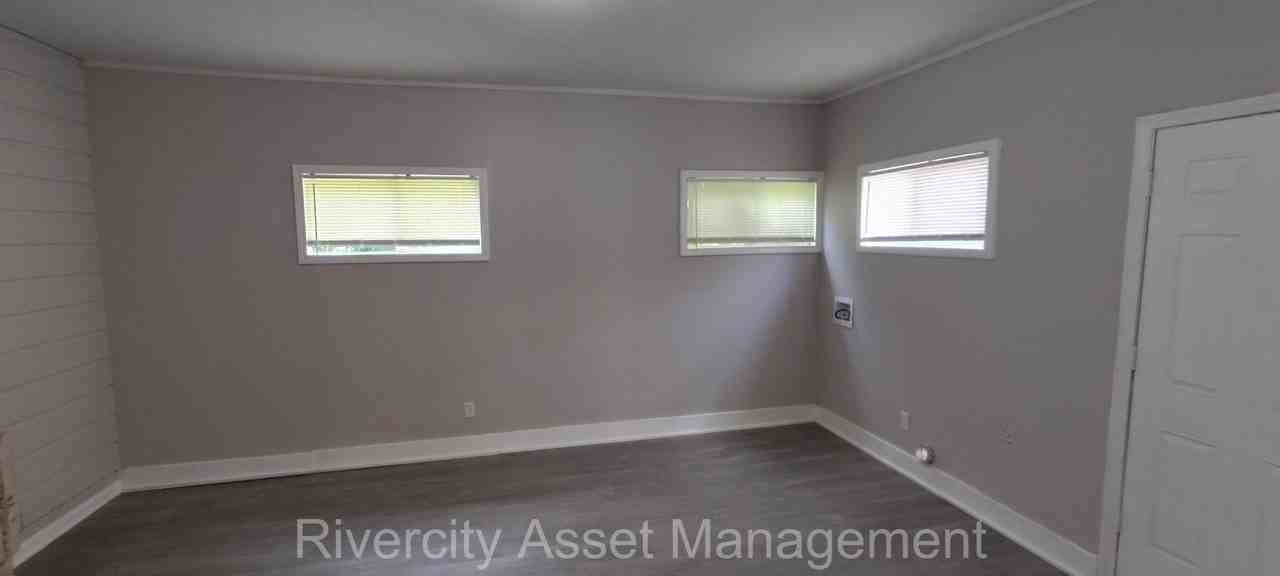 2386 Larose Ave #1 - Photo 3 of 10