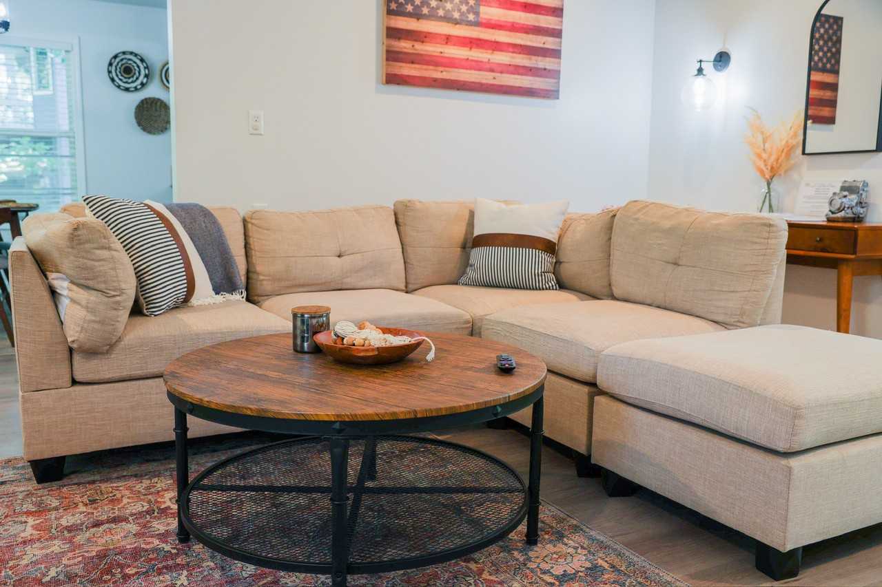 22 Penrith Dr #1 - Photo 2 of 40