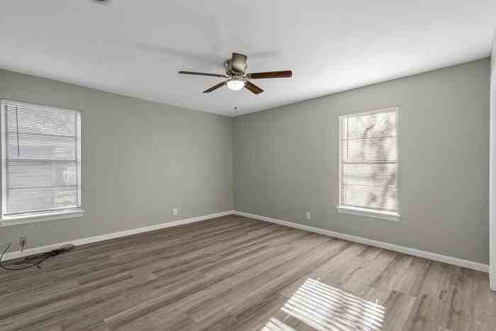 3 Pershing Dr #B - Photo 2 of 12