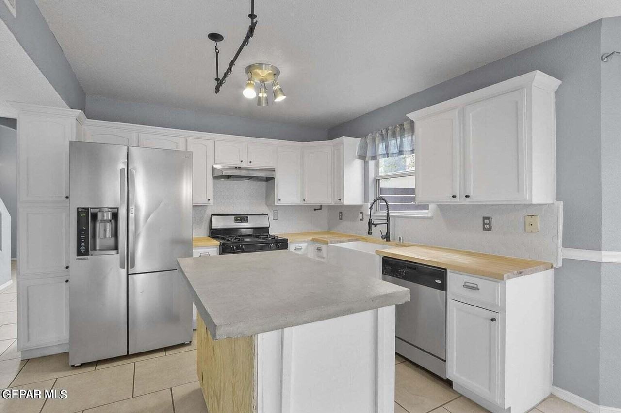 653 Pete Payan Dr - Photo 6 of 27