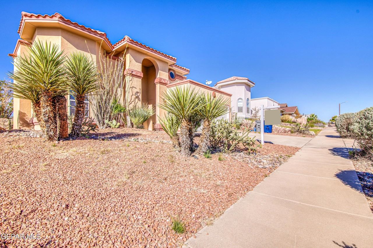 1409 Black Ridge Dr - Photo 3 of 30