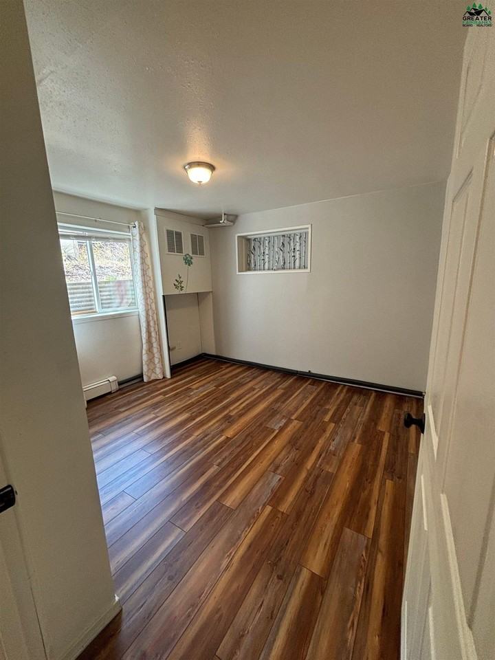 913 5th Ave - Photo 2 of 13