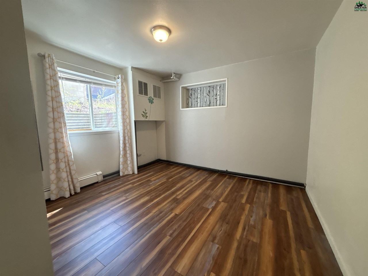 913 5th Ave - Photo 3 of 13